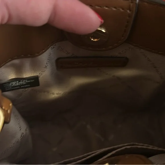 Micheal Kors Mercer Extra-Small Pebbled Leather Crossbody Bag. - Picture 3 of 3